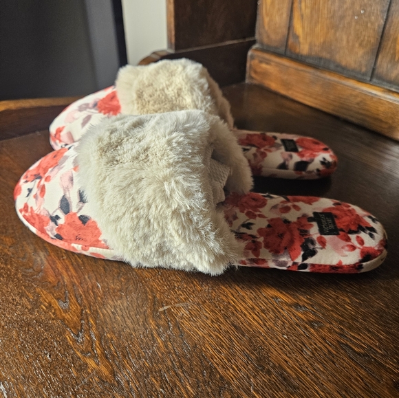Victoria's Secret Floral Slippers with Cream Fur - Picture 3 of 8